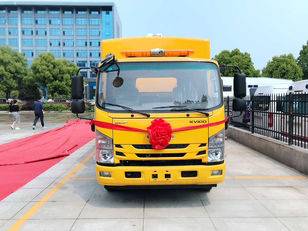 五十鈴搶險(xiǎn)救援排澇車圖片2