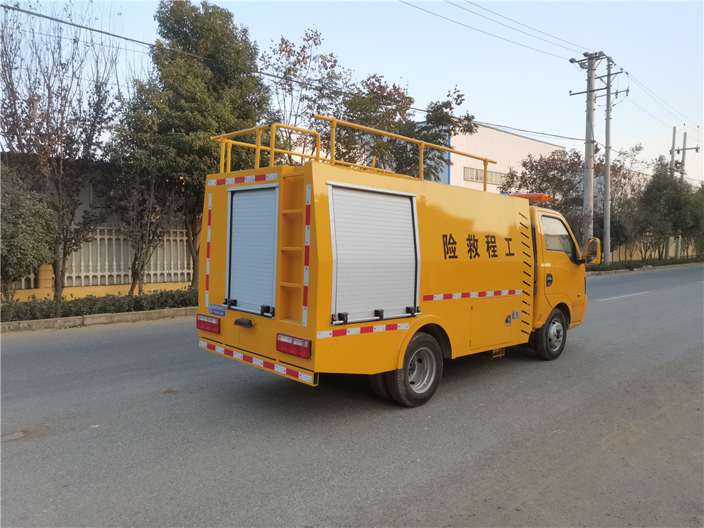 東風(fēng)途逸小型工程救險(xiǎn)車圖片3