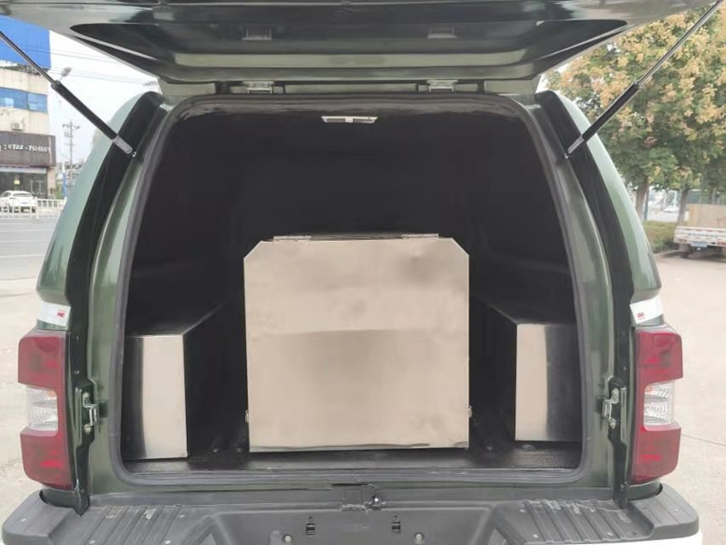 四驅(qū)五十鈴殯儀車圖片5