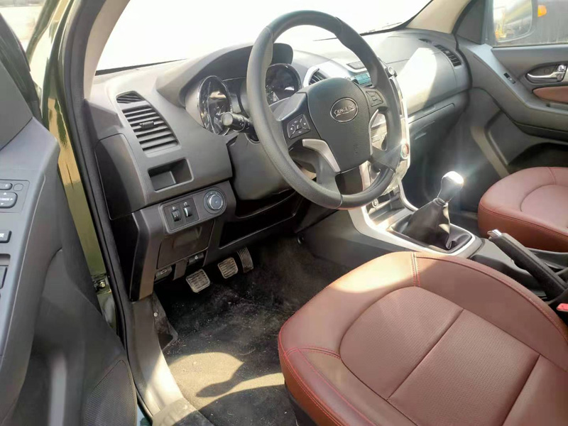 四驅(qū)五十鈴殯儀車圖片3