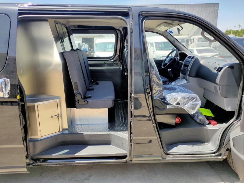 福田G5 2.0 殯葬車(chē)圖片3