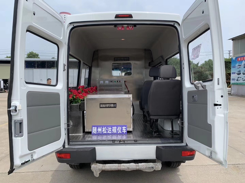 依維柯得意殯儀車圖片3