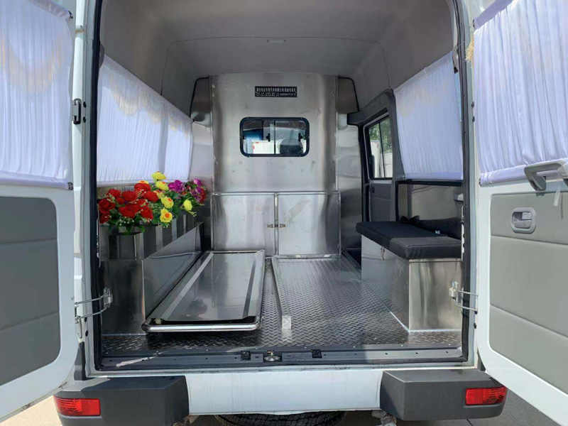 依維柯得意殯儀車圖片4