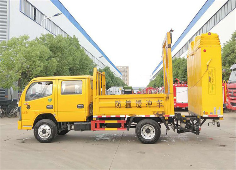 東風(fēng)D6防撞緩沖車圖片2