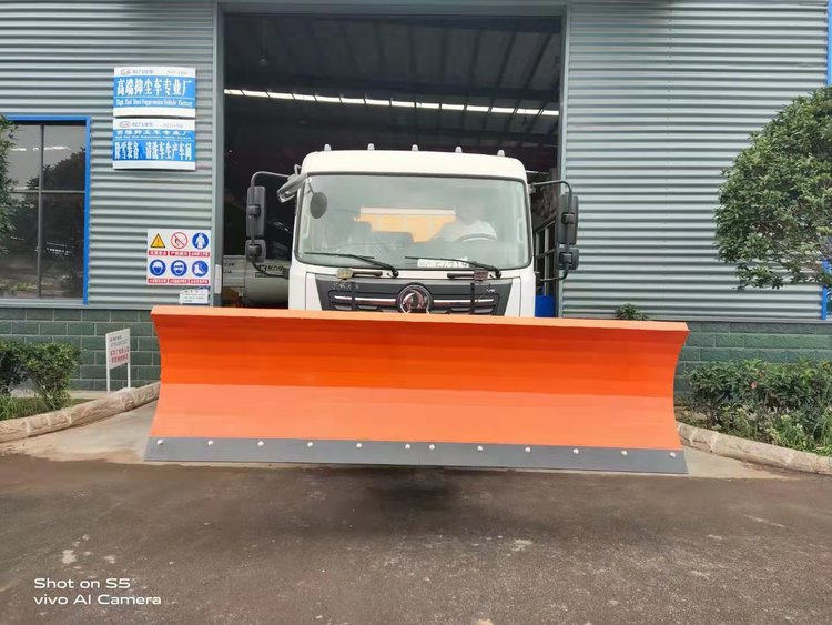 國(guó)六東風(fēng)天錦除雪車圖片4