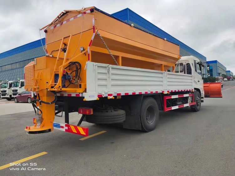 國(guó)六東風(fēng)天錦除雪車圖片2