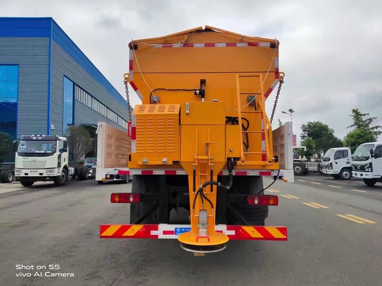 國(guó)六東風(fēng)天錦除雪車圖片5