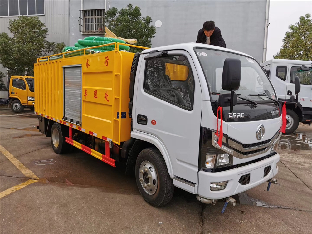 東風(fēng)小多利卡污水處理車