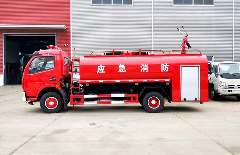 東風(fēng)多利卡消防灑水車8噸出口型圖片2